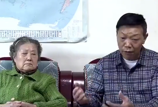 父母百万房产偷偷给了老大老二,临终前求老三原谅,老三:滚蛋