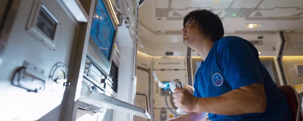 沈腾|全程没正脸，戏份却和沈腾一样多，《独行月球》这个配角才是惊鸿一瞥