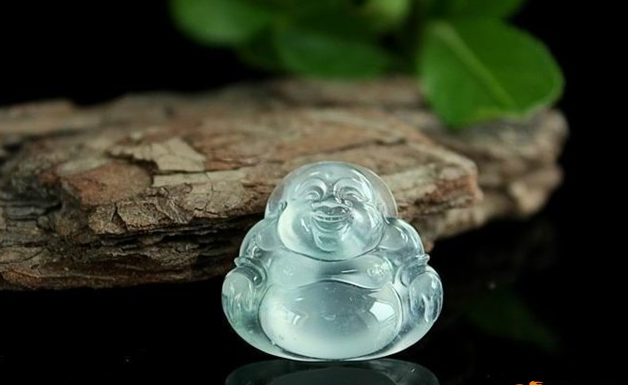 翡翠|翡翠市场上假冒伪劣很多，所以套对翡翠有了解，知道怎么进行鉴别