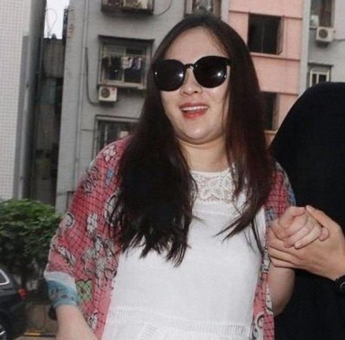 霍思燕|霍思燕咋胖成这样了?大圆脸双下巴,看来再美也架不住变胖的摧残