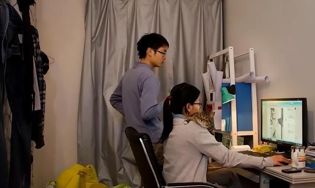 女大学生校外租房纪实:退房时收到房东发的视频,自己成了女主角