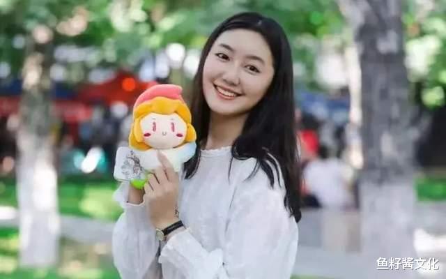 8岁走红,13岁被网暴,消失多年后,她的现状让人震惊