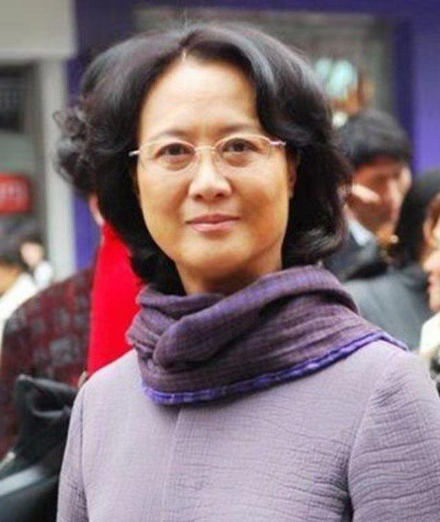 柏寒|演员柏寒：丈夫意外离世，她又患癌，留下儿子给海清养