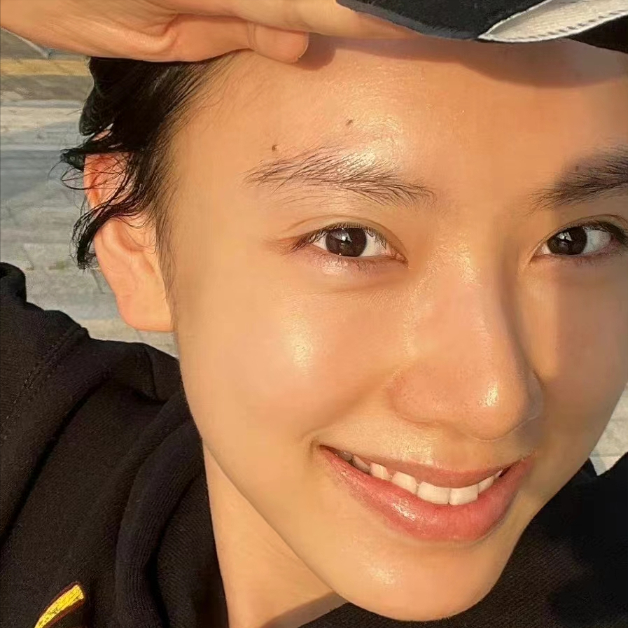 鹿晗|一夜6个大瓜!鹿晗辟谣出轨宋妍霏等女星,关晓彤陪男友踢球证恩爱!