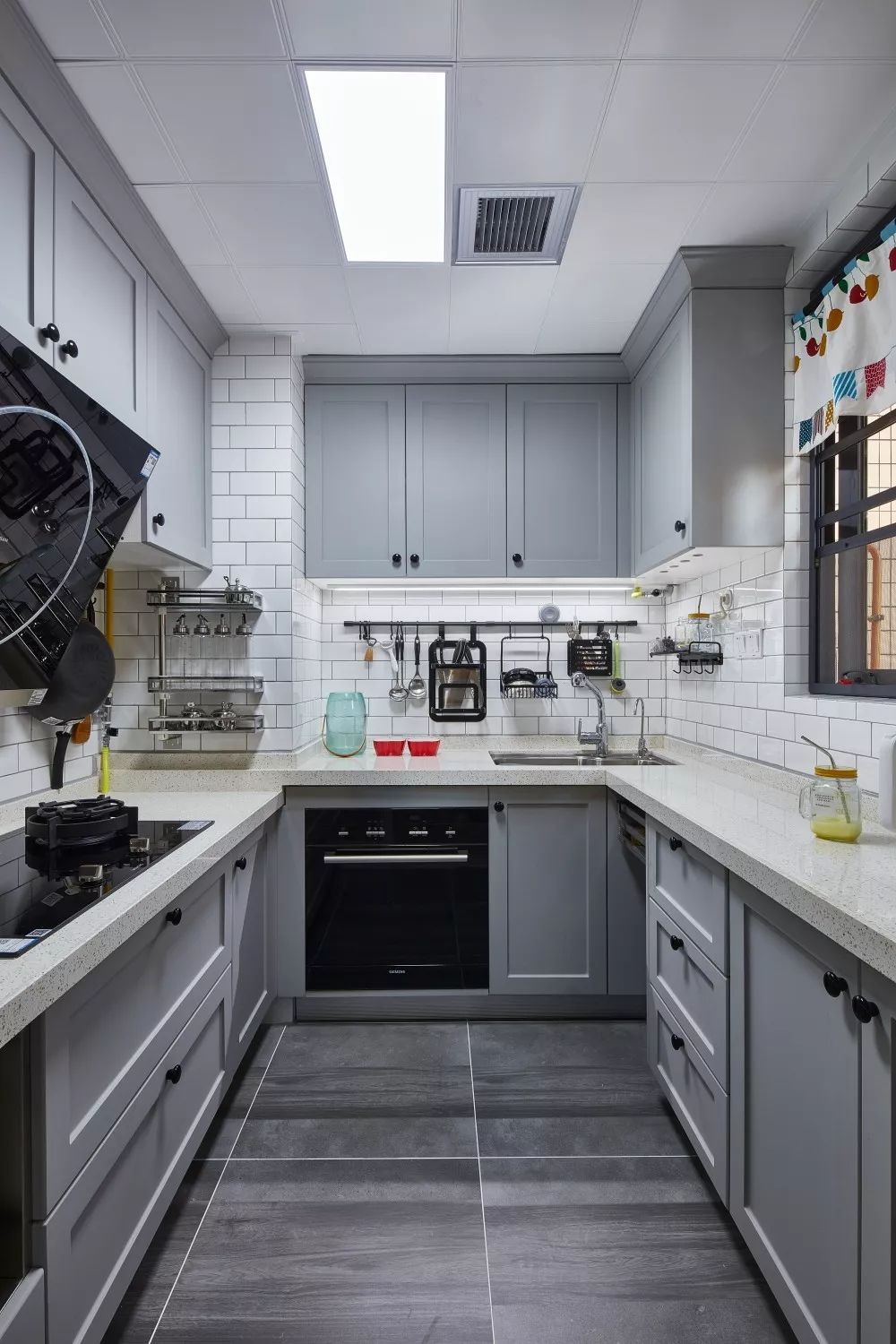 卧室房间太小，这样设计内嵌式衣柜，超赞