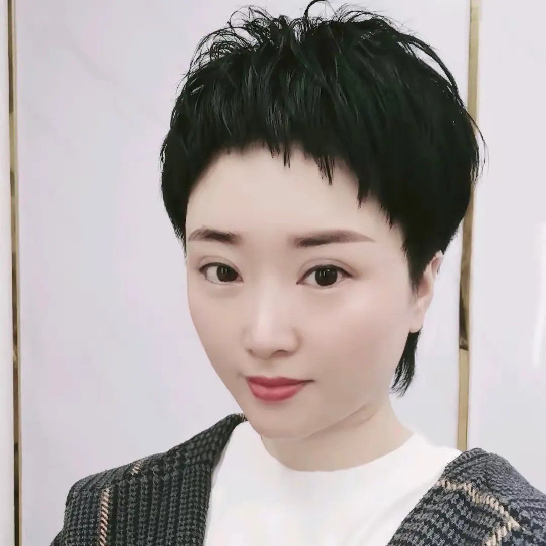 连衣裙 女人40岁，今夏发型这样剪，拒绝老气显年轻