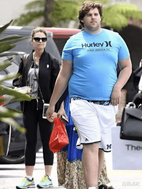 阿诺德·施瓦辛格|施瓦辛格三个儿子：老大颜值高老二胖成熊私生子成“复刻版”