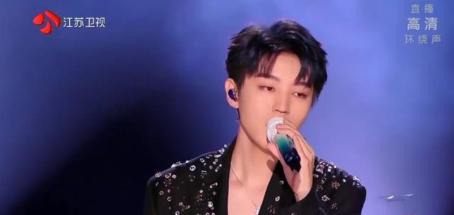 信仰|王俊凯:唱出正能量,新歌《信仰》上线首日就得到中国青年报力挺