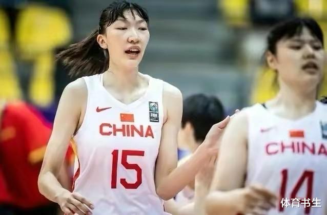 中国女篮|两大短板太明显，中国女篮第一中锋遭弃用，球迷欢迎大宝回家