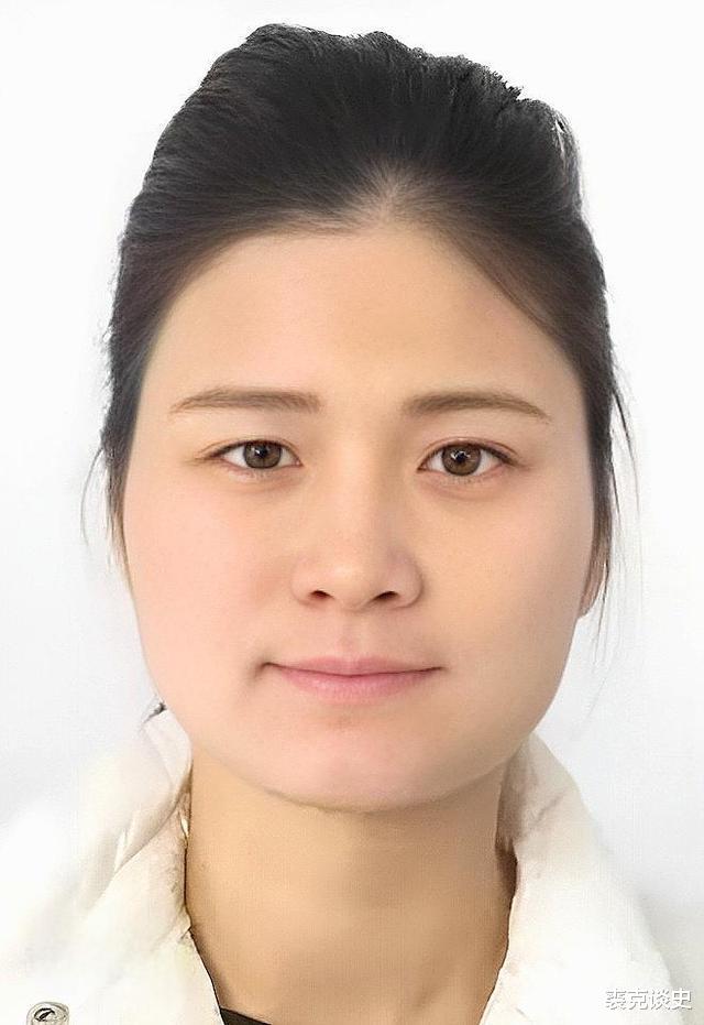 2018年,女黑老大李桂圆被捕,取保候审后借机潜逃,至今下落不明