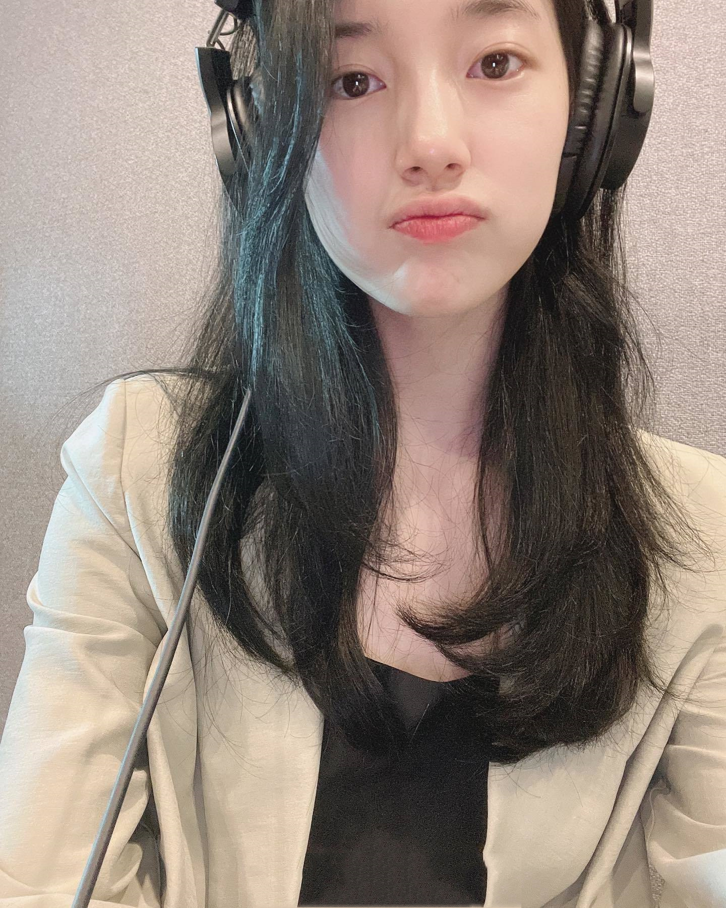 敷尔佳 裴秀智ins近照集锦，大家觉得哪种发型适合她？ ???
