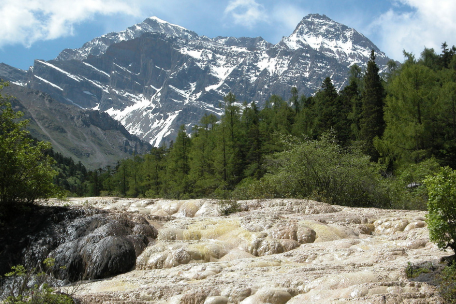 四川省|四川有两个地方的美景，一直被国外所向往，你知道是哪两个吗？