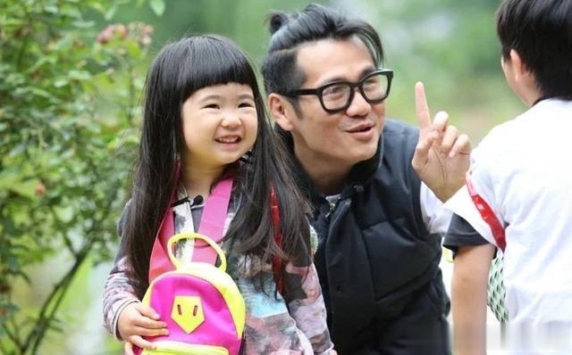 爸爸去哪儿|《爸爸去哪儿》萌娃成长现况!森碟成网球选手,吴尊儿子复制贴上