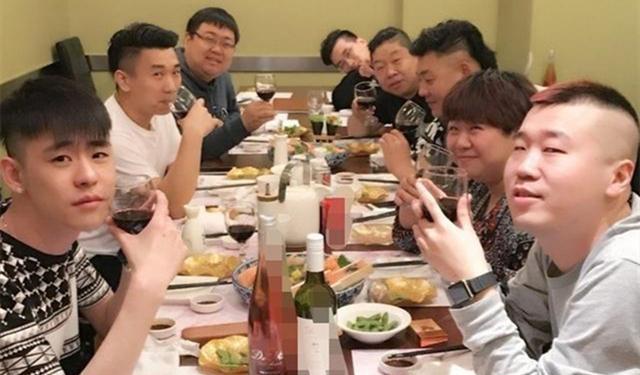 杨九郎|德云社张云雷迎来30岁生日，杨九郎发文祝福，大家被二爷回复抢镜