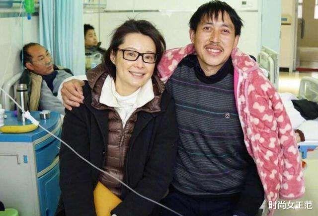 袁立 袁立非常接地气不显摆!跟同事挤一个办公室,中年发福也没减肥!