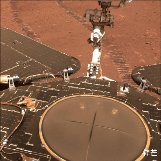 祝融号在火星打出一个洞!NASA被这一幕震撼,承认中方激光武器领先