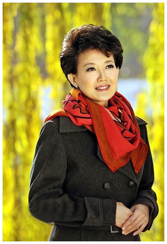 知名主播梁艳：从业27年保持初心，才华不输董卿，50岁仍未婚