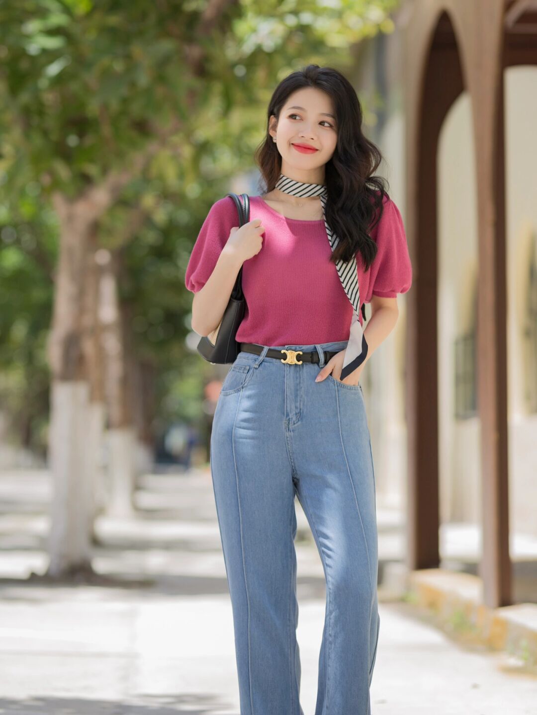 最近火了一种穿法,叫“短袖+牛仔裤”,高级时髦,少女感爆棚!