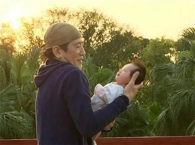 |76岁秦汉现身运动，近照骨瘦如柴苍老明显，曾直言难以接受自己变老