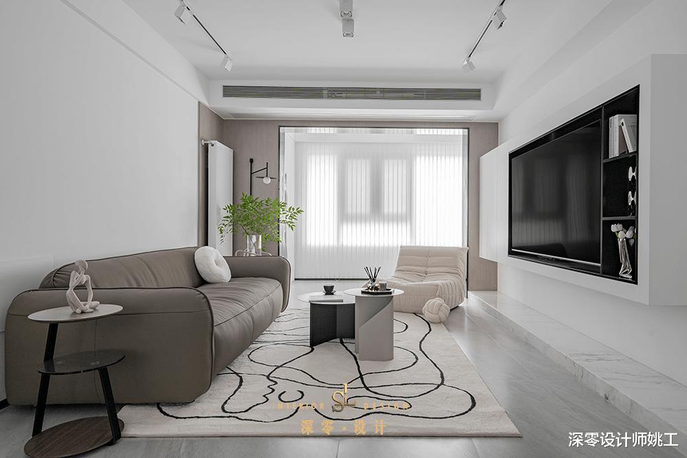 客厅阳台间墙垛太难砸,看着突兀影响美观,4个设计技巧值得借鉴