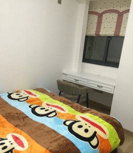 新房装修，坚持阳台改成卧室，老公和儿子天天抢着住阳台！