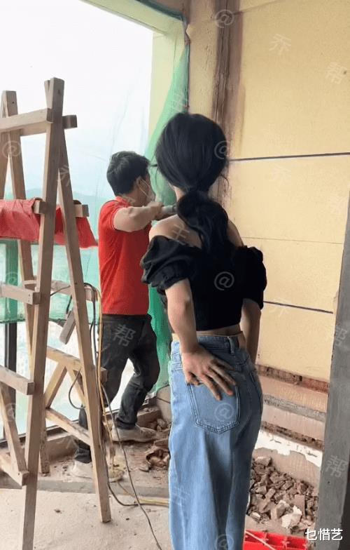 浙江女孩装修新房,全程紧跟装修工人,网友:师傅还有心思干活?