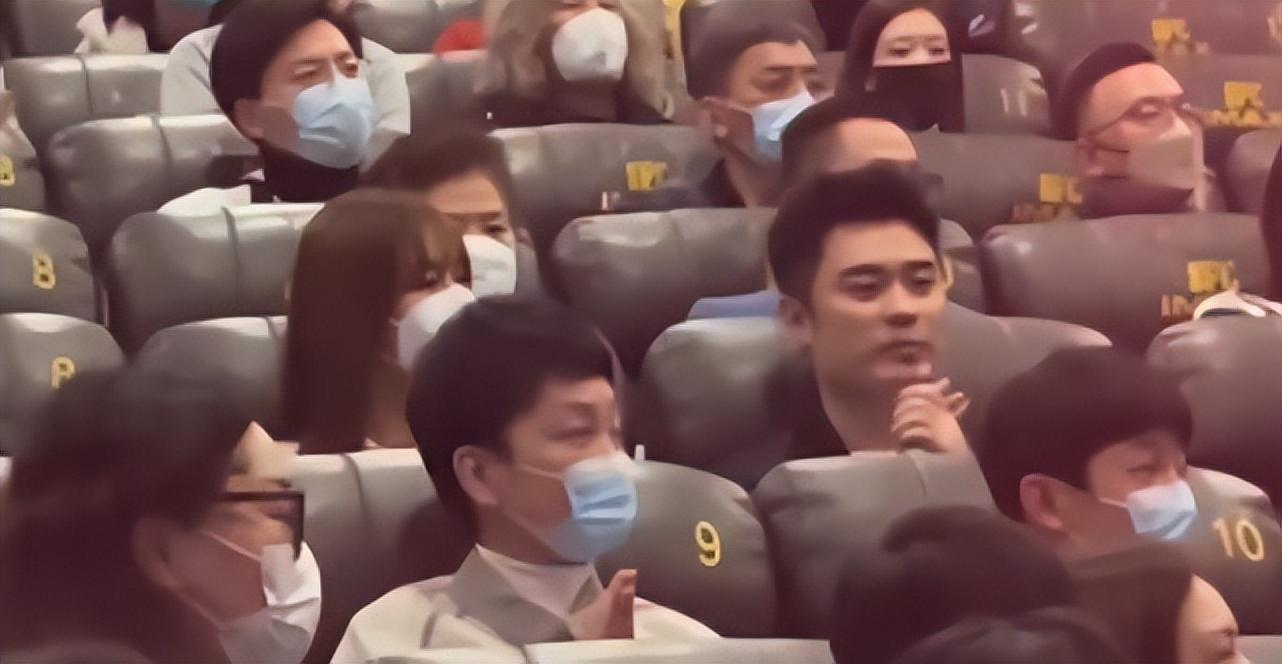 陈赫|陈赫与张子萱高调同框，一起支持邓超新作，阳康后不戴口罩引热议