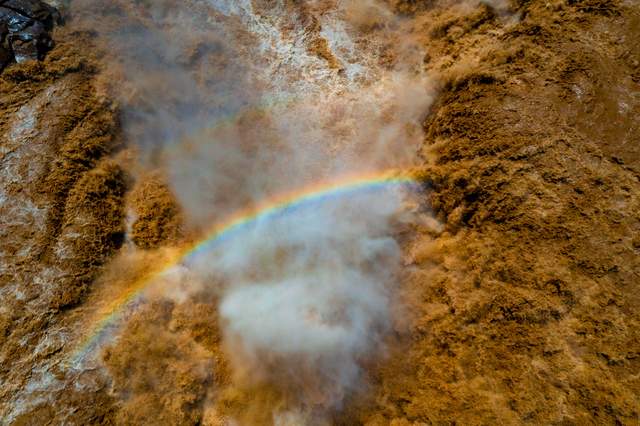 |漫步黄河壶口岸边
