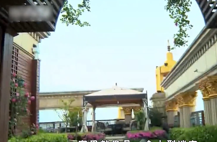 走进张庭在黄浦江边的1600平豪宅！2层空中花园，露台装饰像皇宫