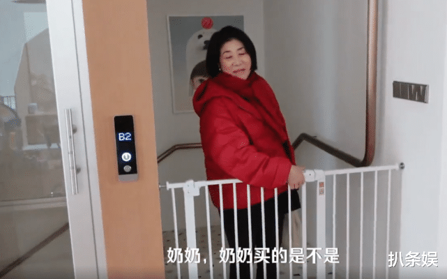 |张子萱38岁生日,陈赫亲自下厨为她煮面,婆婆偷偷买花送惊喜好幸福