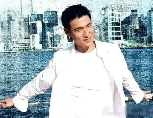 张学友|张学友是四大天王之首，当年比beyond火很多，有人质疑其目的不纯