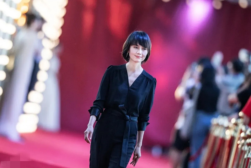 张小斐|百花奖红毯:谭卓高贵张小斐穿跆拳道服拉垮颜值 徐娇关晓彤撞衫有人黑脸失体面