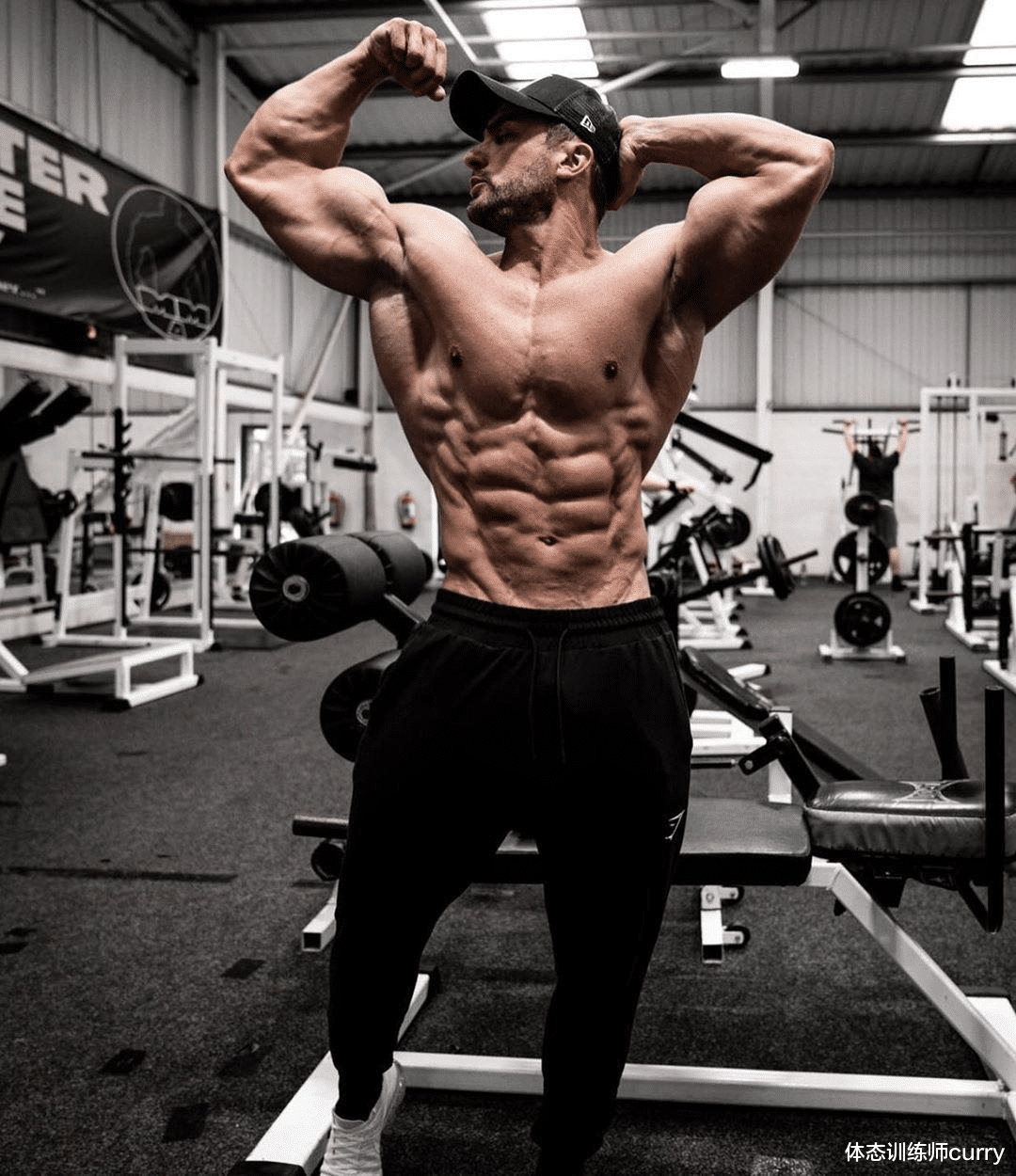 健身|英国最性感健身模特,拥有完美腹肌,分享他最爱的7种腹肌训练!