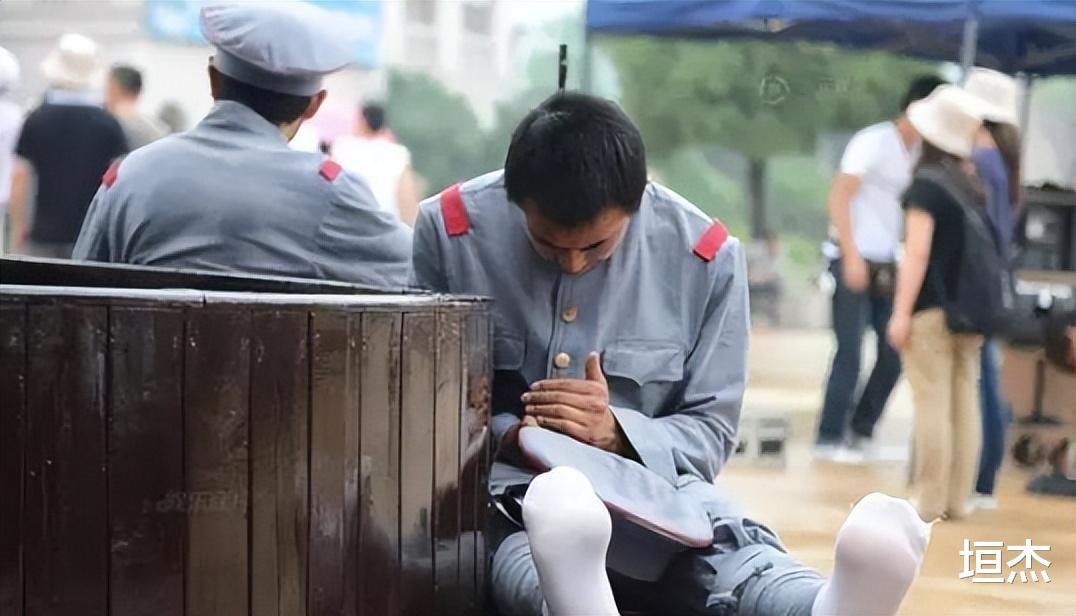 横店|横店的“真相”:懒汉遍地、剧组夫妻,裸替一天挣3000元