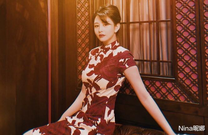 穿衣搭配|邱淑贞女儿大手笔为母庆生，特意将家打扮成花园，订3蛋糕好隆重