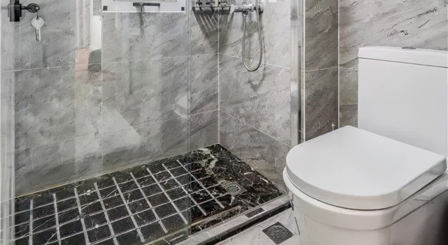 越来越多人卫生间不做斜坡了,当下流行这么做,50年不漏水