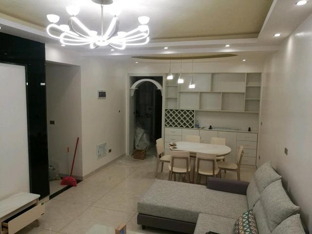 简约装修的三居室,装修费花了12万,主卧的床朋友抢着问哪里买的