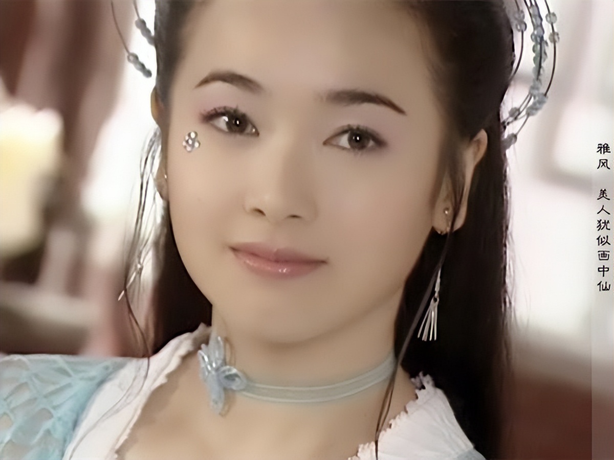 左小青|左小青穿开衩露肩长裙热舞，被槽太违和全是胭脂气，本人霸气回应