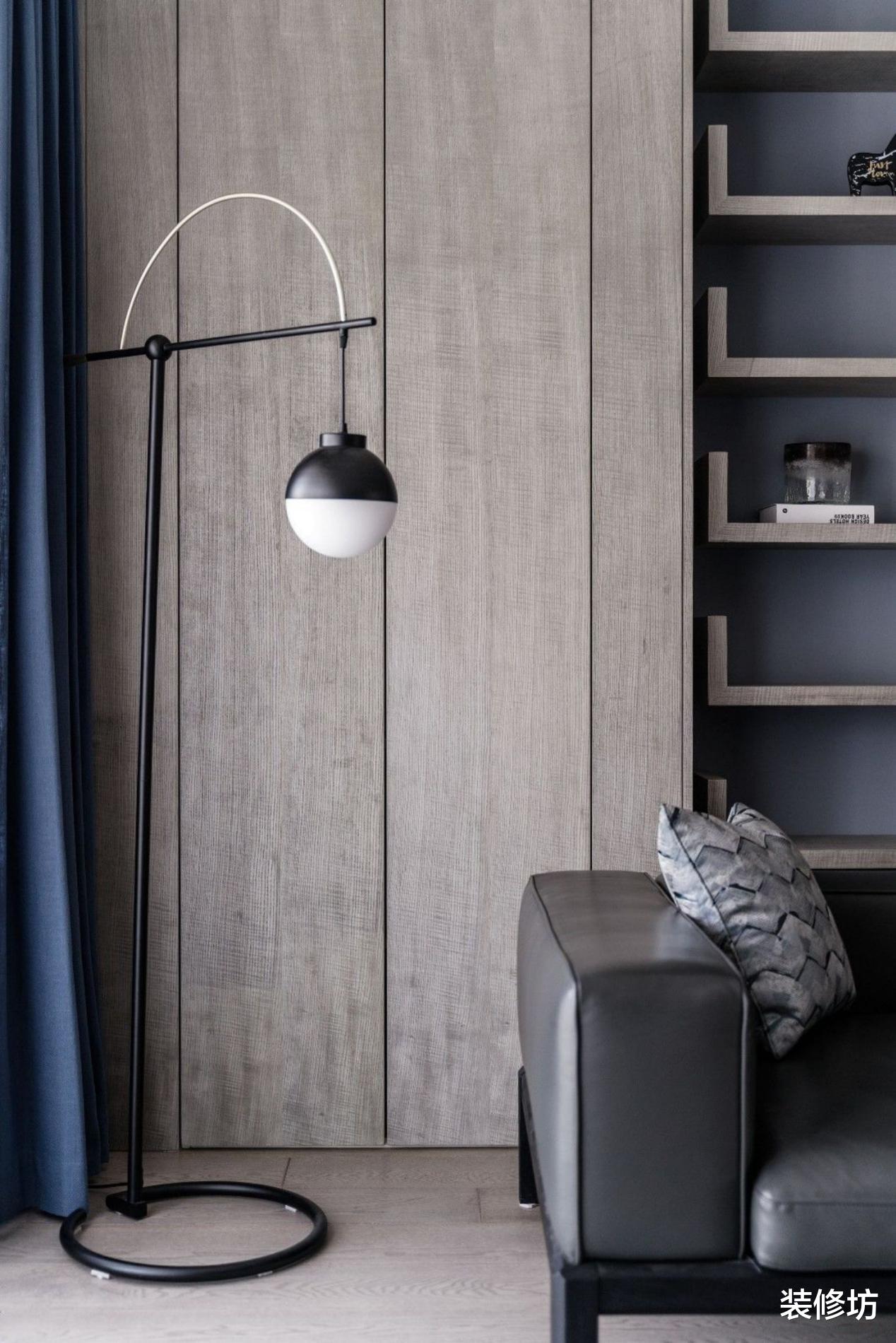 U型开放式置物架,还有半开放书房,层层递进的空间格外美