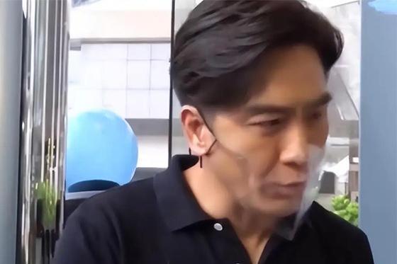 马国明|教科书式秀恩爱，马国明身上粘了猫毛被发现与女友同居坦然承认