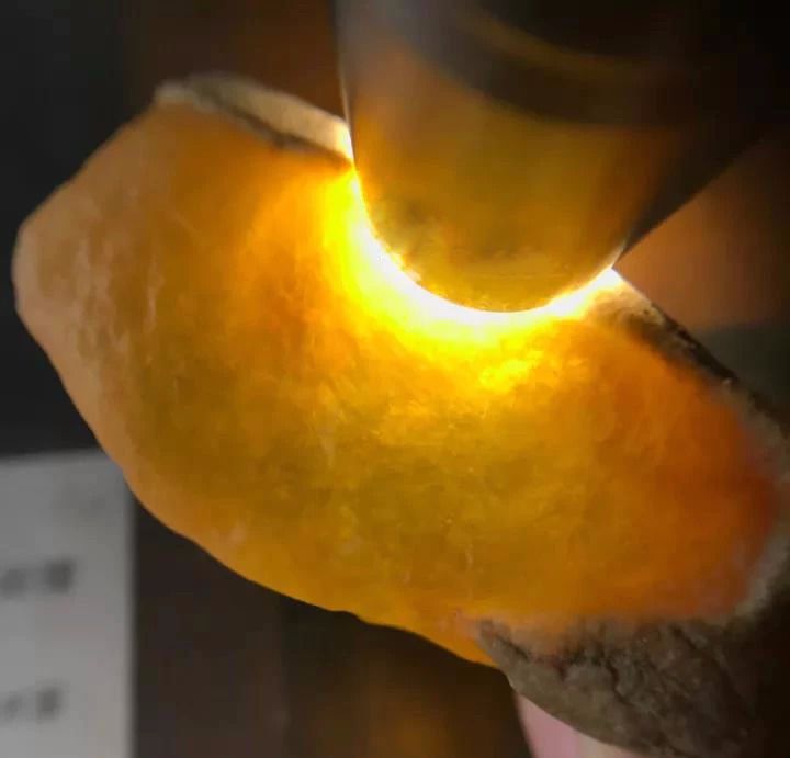 翡翠|2800块淘的大马坎翡翠原石,成品起货后自己都吓了一跳!