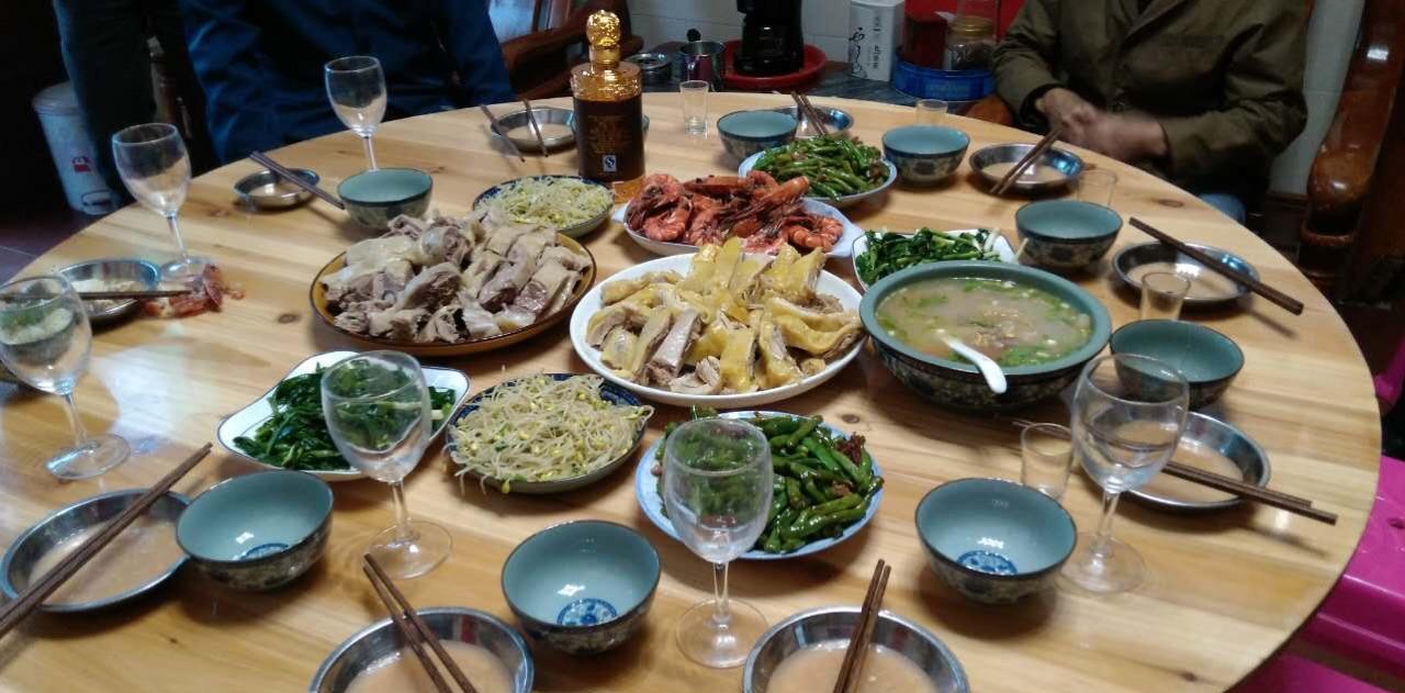 9年前山东4歹徒见色起意,折磨新婚夫妻8小时,行为令人气愤