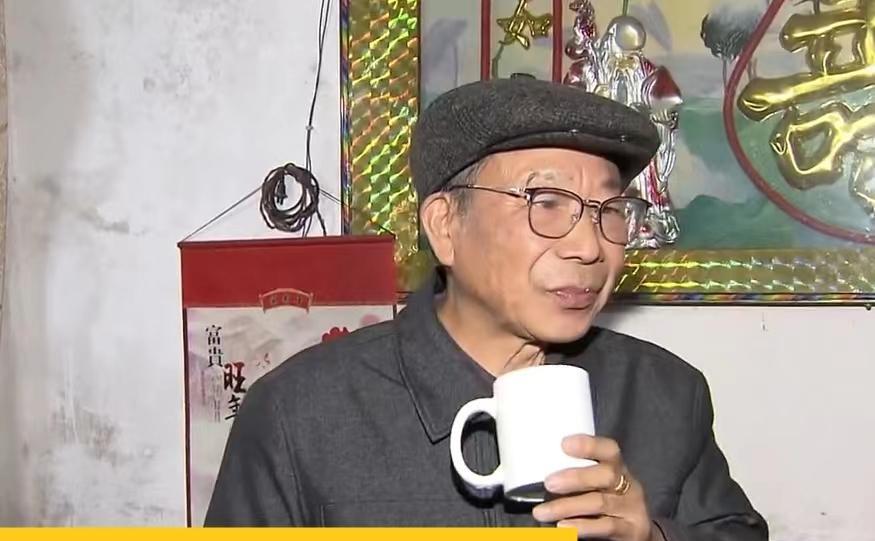 大年三十,儿子把父亲撵走,儿子双目失明后,求父亲给他2万治病