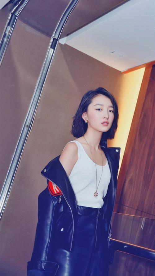 周冬雨|主持人问周冬雨：你没谈过恋爱，还有初吻？周：没初吻，初恋还在