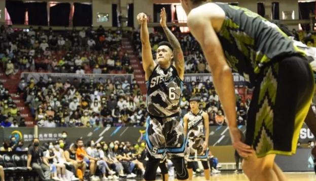 布拉尔|单场30+35！前NBA中锋闪耀亚洲联赛，曾扣碎篮板，绰号印度姚明