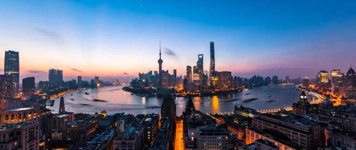 上海市|你想去上海吗？你想去感受大城市的人间烟火气吗？大步走在上海滩畅想未来。