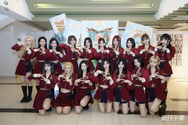 街拍|SNH48成员接到税务局电话,误以为是高收入群体,结果却笑翻众人!