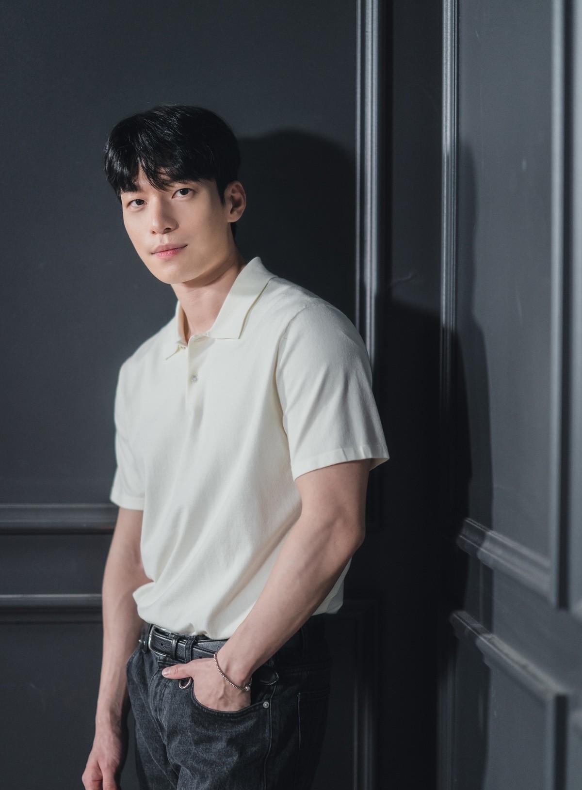 孙艺珍|看《鱿鱼游戏》没发现他这么性感！难怪连孙艺珍都被迷倒