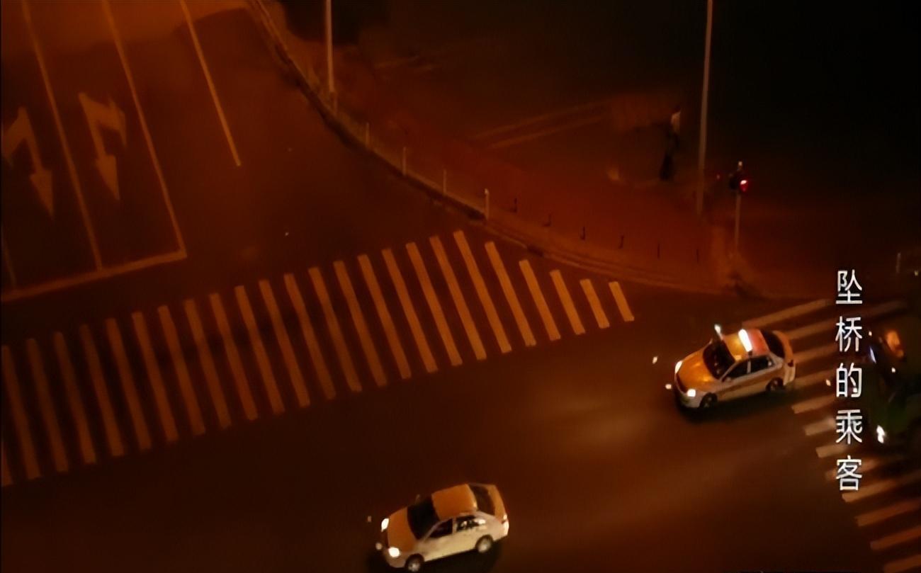 2016年,武汉女乘客想吐要求停车,转眼竟坠桥身亡,家属索赔95万
