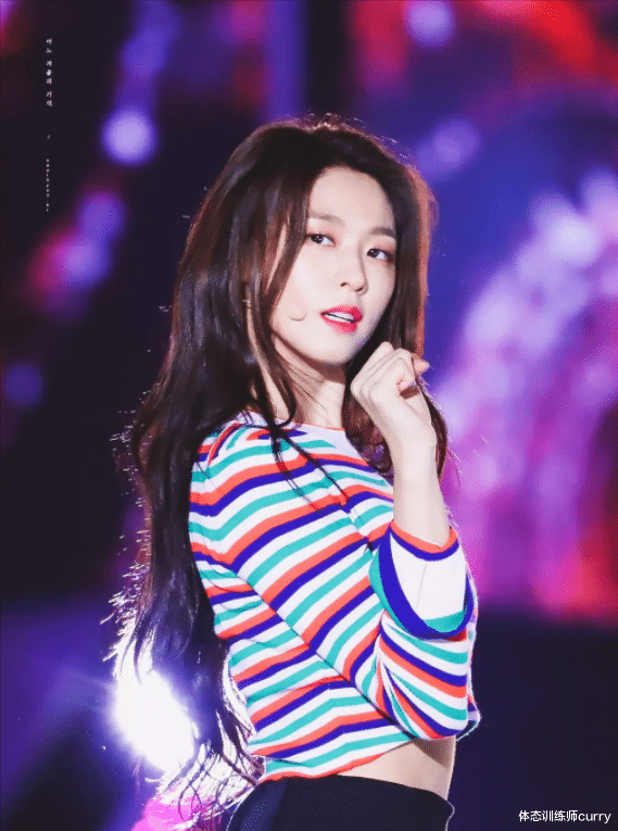 壶铃|她是南韩的“国民女友”,95后成员金雪炫,拥有魔鬼般身材